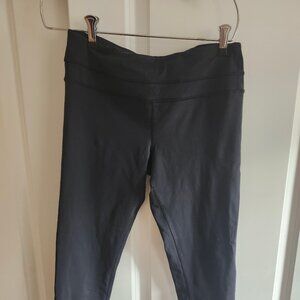 Black lululemon capris